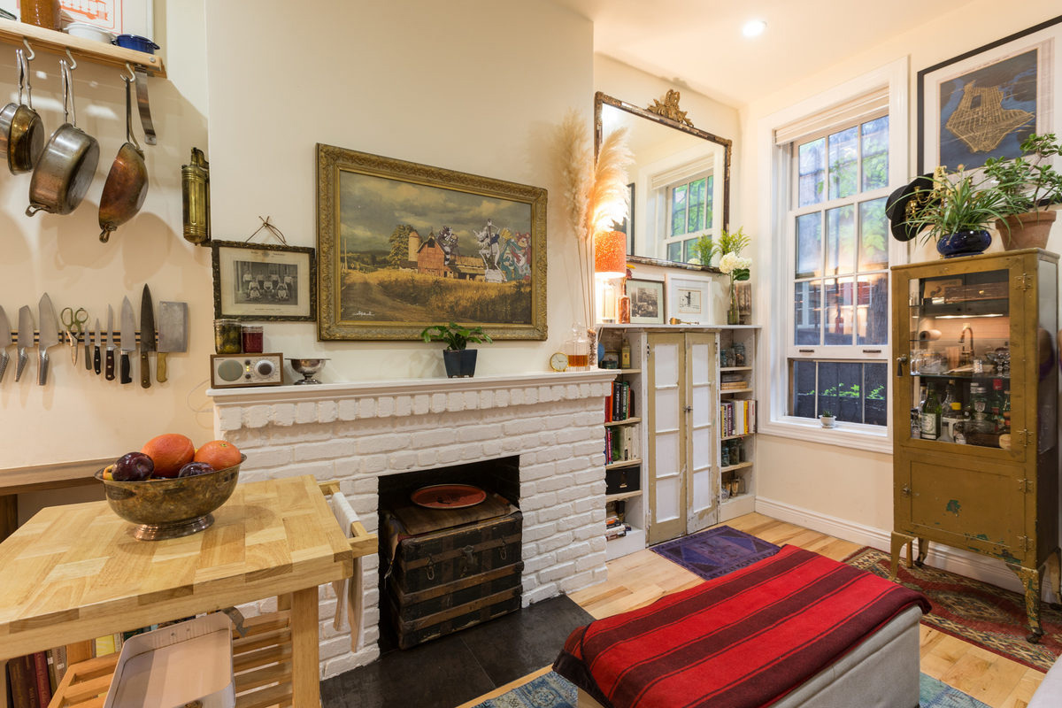 Old Chicago Faux Brick Wall Panel in Glacier on a fireplace in a cozy apartment