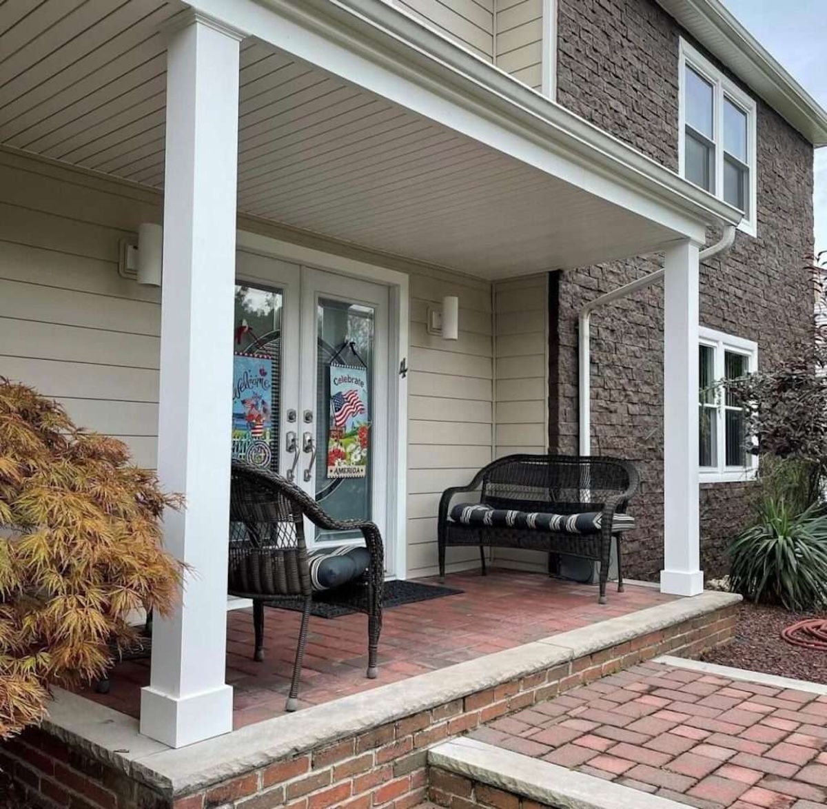 Evolve Stone National True Fieldstone Kodiak Mine stone veneer siding installed on multi-floor house